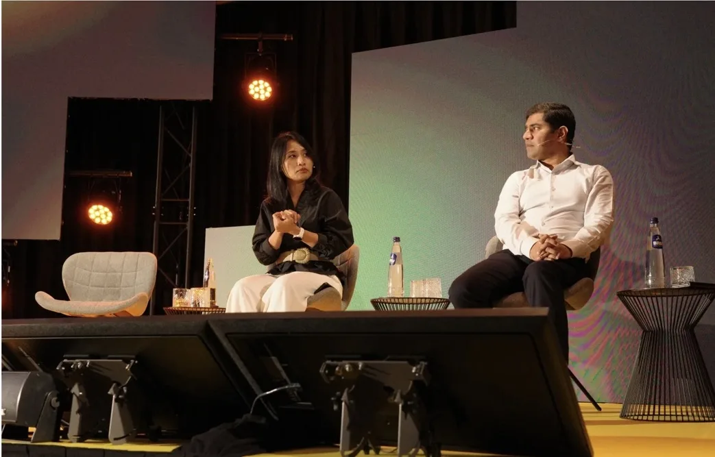 Liris Maduningtyas (trái) tại phiên khai mạc Global Shrimp Forum 2026