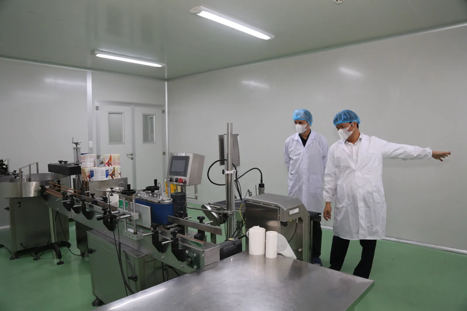 Dây chuyền dán nhãn tự động