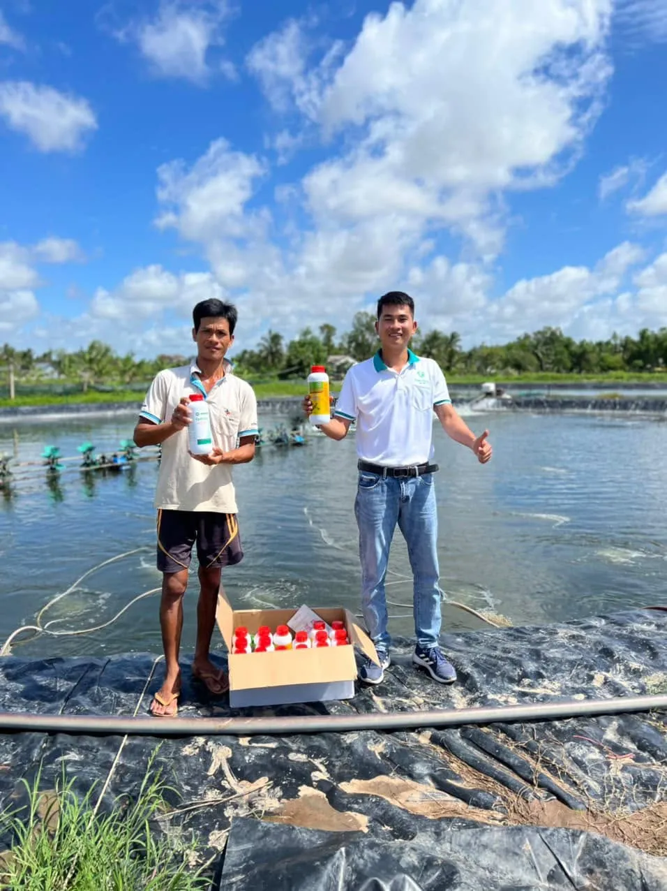 Market engineer delivers product and guides mixing on-site.